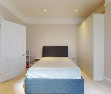 3 bedroom flat to rent - Photo 4