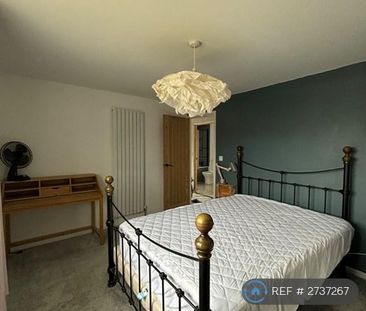 3 bedroom semi-detached house to rent - Photo 2