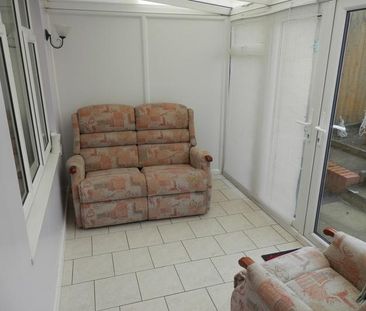 2 bedroom end of terrace house to rent - Photo 2