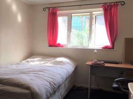 Broadfields, Brighton - Photo 4