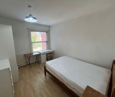 Coventry Road, SO15 - Photo 2