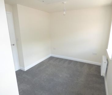 2 bedroom townhouse to rent - Photo 4