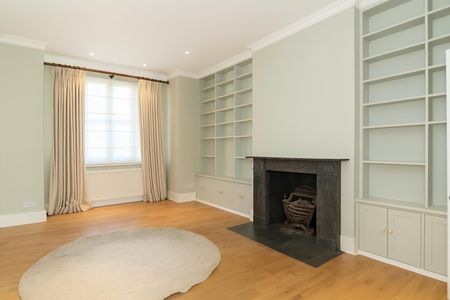5 Bed Detached House, The Green, SW19 - Photo 2