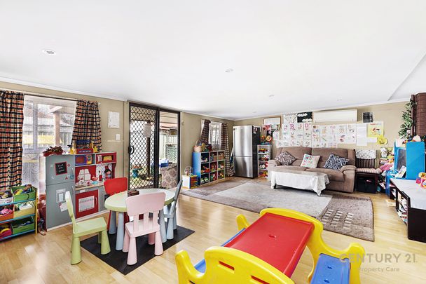 **Charming Family Home in Prime Minto Location** - Photo 1