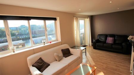 2 bedroom flat to rent - Photo 2