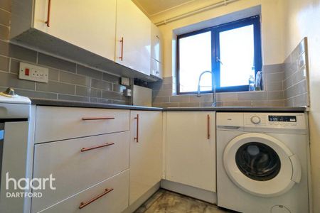 2 bedroom semi-detached house to rent - Photo 3