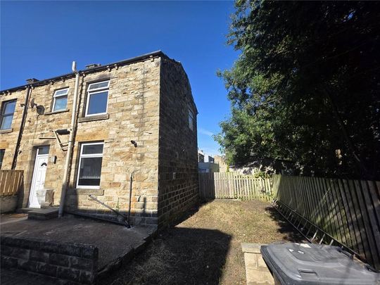 2 bedroom end of terrace house to rent - Photo 1