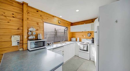 Spacious on Cargill - Photo 2