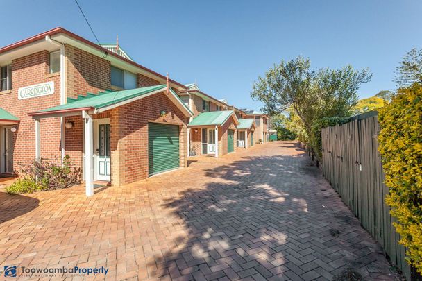 Recently renovated, this unit leaves nothing to do but simply move in! - Photo 1
