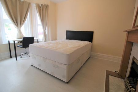 4 bedroom detached house to rent - Photo 3