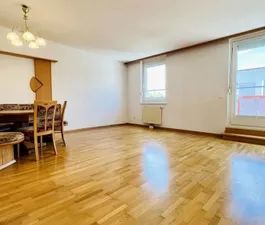 8Min zur U2 - helle 3-Zimmer-DG-Wohnung - sonnige Terrasse - teilmöbliert - Tiefgarage - top Anbindung - Photo 1
