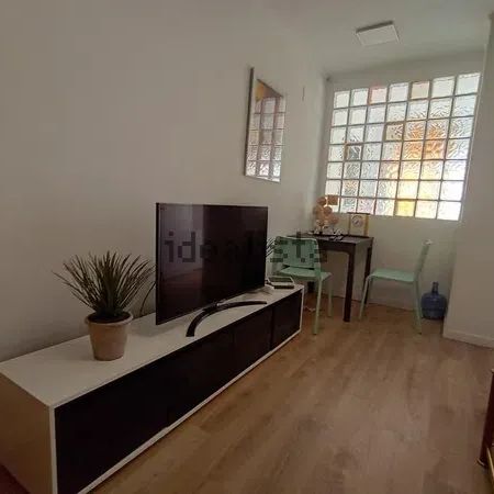 Alquiler de piso en Calle Campillos - Photo 1