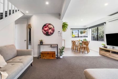 Beautifully Renovated Home in the Heart of Manurewa - Photo 3