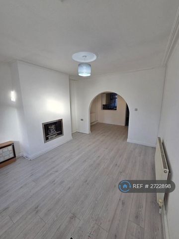 2 bedroom terraced house to rent - Photo 2