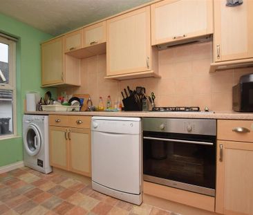 3 bedroom semi-detached house to rent - Photo 6