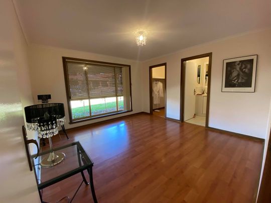 charming 3 bedroom home - Photo 1