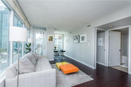 15 Brunel Court #808 - Photo 2