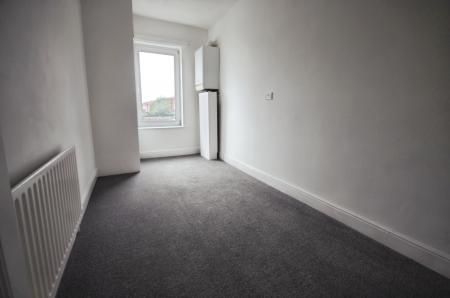 3 bedroom Terraced House To Let - Photo 4