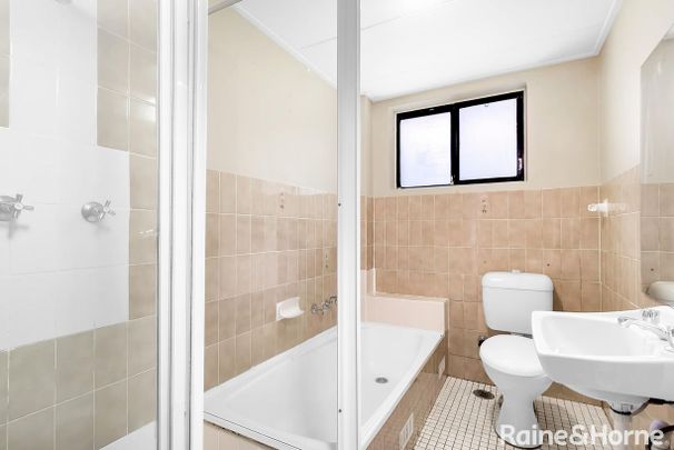 Neat & Tidy Ground floor Unit - Photo 1