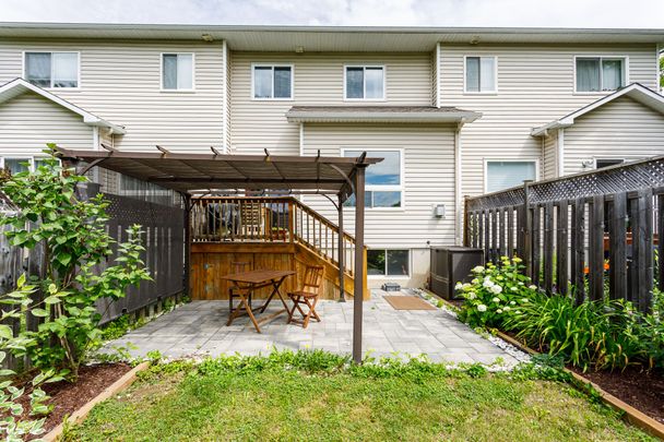 For Lease - 154 Sawmill Private, Billings Bridge - Riverside Park and Area, Ontario - Photo 1