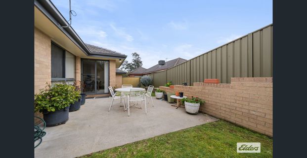 Beautiful Three Bedroom Townhouse - Photo 1