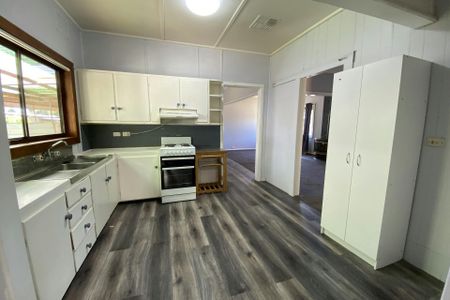 Comfortable Family Home! - Photo 5