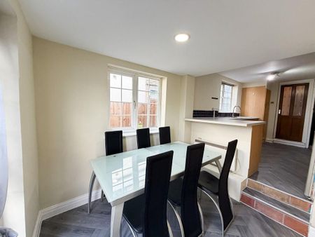 4 bedroom terraced house to rent - Photo 4