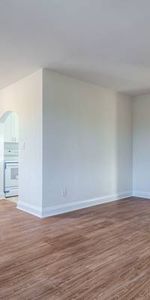 36 WOOD GLEN RD. 401, UPPER BEACHES, BRIGHT 1BR/1BATH, RENT DISCOUNT! - Photo 3