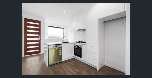 Modern Two-Bedroom Townhouse in Prime Doncaster East Location - Photo 1