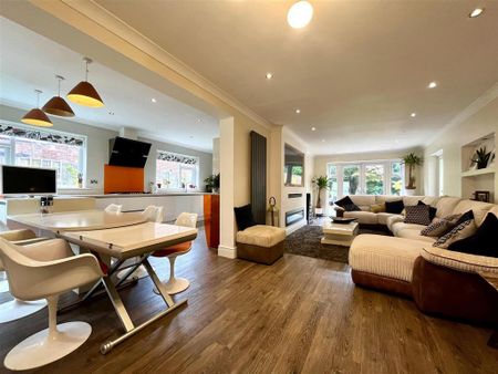 4 bedroom detached house to rent - Photo 3