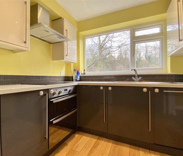 3 bedroom semi-detached house to rent - Photo 6