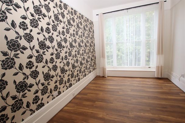 2 bedroom Apartment to let - Photo 1