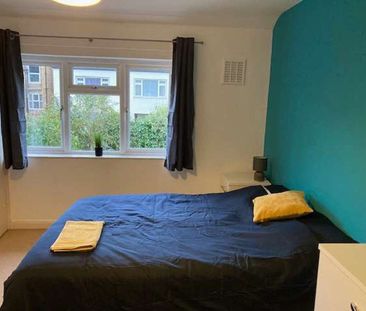 Spenser Road Room 2 - Photo 6