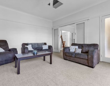 138 Hawthorn Grove - Photo 3