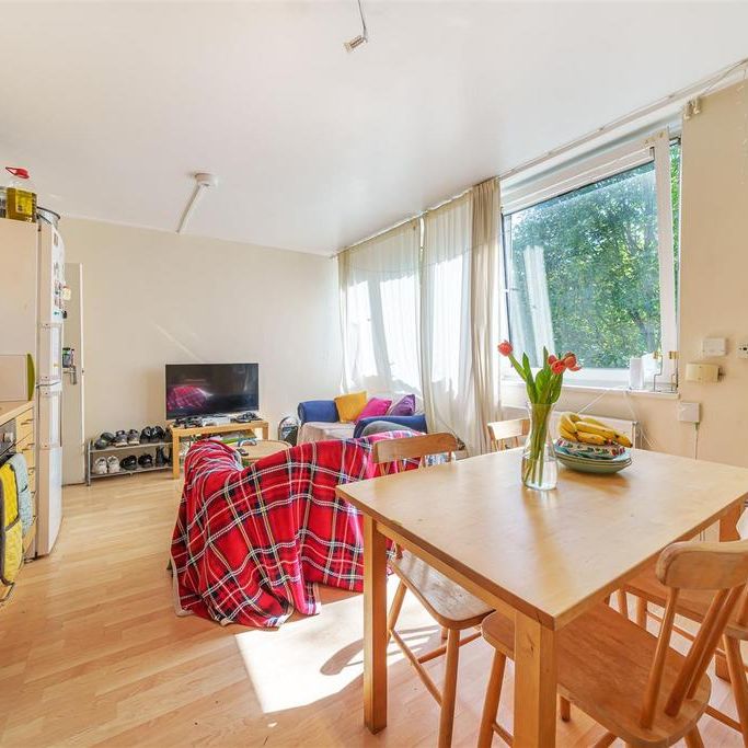 4 bedroom flat to rent - Photo 1