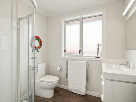 A home of elegance, ease and true tranqulity - Photo 2