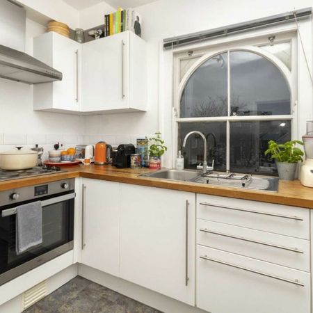 Bridle Close, KT1, London - Photo 3