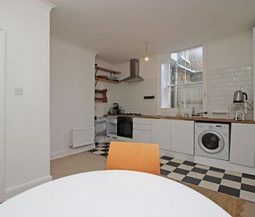 2 bedroom flat to rent - Photo 5