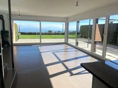 Villa jumelle de 270m2 utiles avec vue sur le lac, les Alpes et le Mont-Blanc - Photo 2