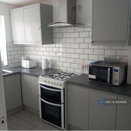 1 bedroom in a house share to rent - Photo 4