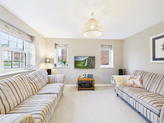 3 bedroom detached house to rent - Photo 1