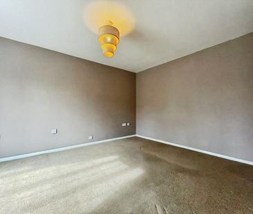 4 bedroom detached house to rent - Photo 2