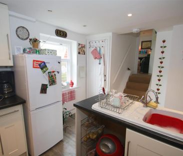 3 bedroom flat to rent - Photo 4