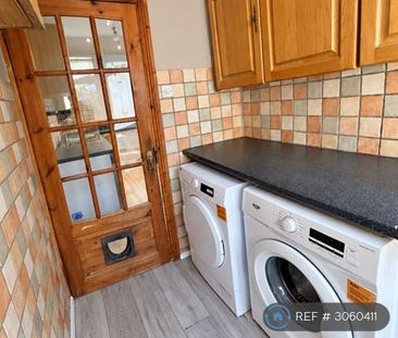 4 bedroom terraced house to rent - Photo 6