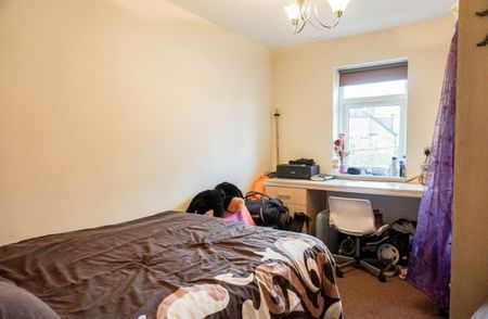 2 Bedrooms Broomfield Crescent - Photo 5