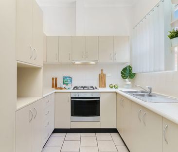 CHARMING & PERFECTLY LOCATED ONLY MOMENTS TO STATION, WESTFIELD, ML... - Photo 2