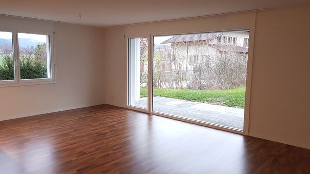 Moderne 3.5-Zimmerwohnung mit Sitzplatz - Photo 1