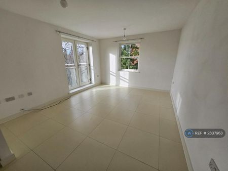 2 bedroom flat to rent - Photo 2