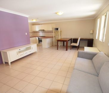 3 Bedrooms 2 storey Townhouse - Photo 1