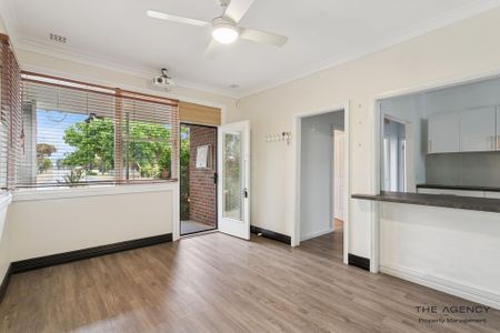 Spacious Character Home with Self-Contained Flat & Workshop - Photo 2